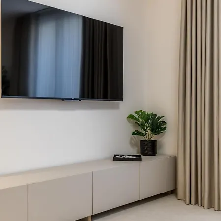 Bella Luxury , Old Town , Brand New *