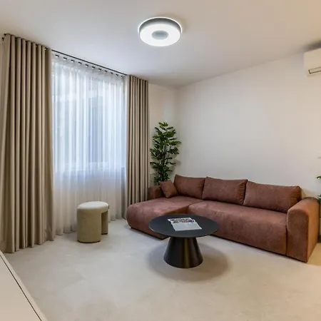 Bella Luxury , Old Town , Brand New * Split