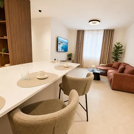 Bella Luxury , Old Town , Brand New Apartment
